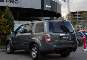 Подержанный автомобиль Honda Pilot 2008 года (5 фото)
