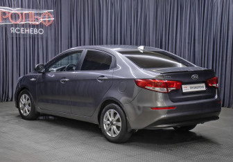 Подержанный автомобиль Kia Rio Sedan 2015 года (7 фото)