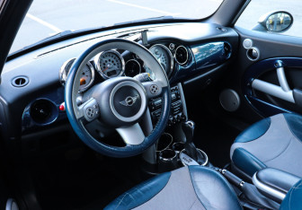 Подержанный автомобиль MINI Hatch 2006 года (7 фото)