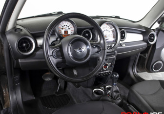 Подержанный автомобиль MINI Hatch 2011 года (18 фото)