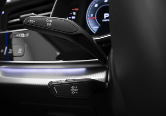 Подержанный автомобиль Audi Q7 2021 года (13 фото)