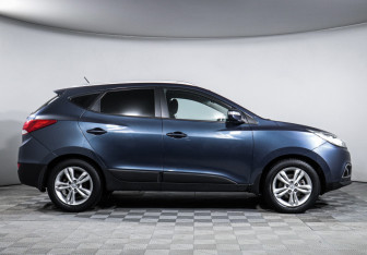 Подержанный автомобиль Hyundai ix35 2010 года (4 фото)