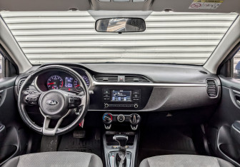 Подержанный автомобиль Kia Rio Hatchback 2021 года (15 фото)