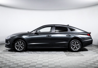 Подержанный автомобиль Hyundai Sonata 2021 года (8 фото)