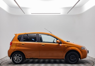 Подержанный автомобиль Chevrolet Aveo Hatchback 2004 года (4 фото)