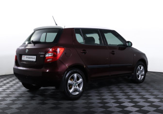 Подержанный автомобиль Skoda Fabia Hatchback 2012 года (5 фото)
