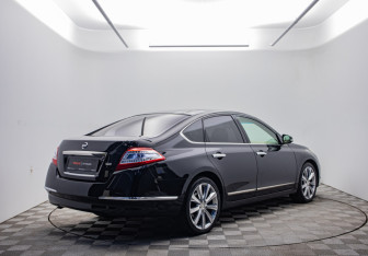 Подержанный автомобиль Nissan Teana 2011 года (5 фото)