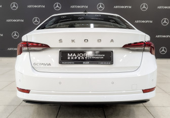 Подержанный автомобиль Skoda Octavia Liftback 2021 года (6 фото)