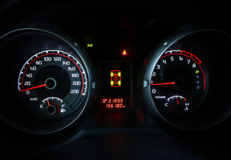 Подержанный автомобиль Mitsubishi Pajero 2011 года (16 фото)