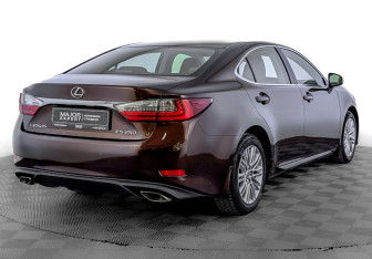 Подержанный автомобиль Lexus ES 2015 года (6 фото)