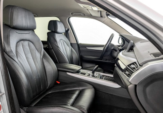 Подержанный автомобиль BMW X5 2015 года (24 фото)