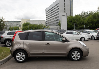 Подержанный автомобиль Nissan Note 2008 года (3 фото)