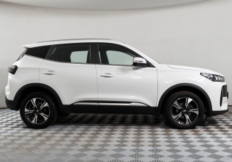 Подержанный автомобиль Chery Tiggo 4 2024 года (4 фото)