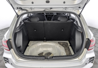 Подержанный автомобиль Kia Rio Hatchback 2021 года (10 фото)