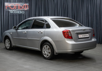 Подержанный автомобиль Chevrolet Lacetti Sedan 2009 года (7 фото)
