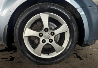 Подержанный автомобиль Kia Ceed Hatchback 2007 года (13 фото)