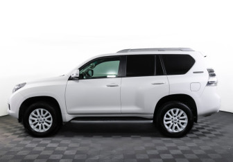 Подержанный автомобиль Toyota Land Cruiser Prado 2011 года (8 фото)