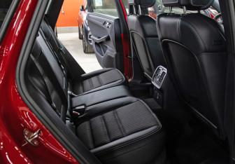 Подержанный автомобиль Porsche Macan 2023 года (12 фото)