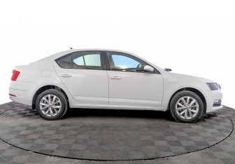 Подержанный автомобиль Skoda Octavia Liftback 2018 года (4 фото)