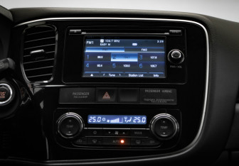 Подержанный автомобиль Mitsubishi Outlander 2016 года (23 фото)