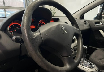 Подержанный автомобиль Peugeot 408 2013 года (13 фото)