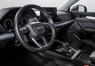 Подержанный автомобиль Audi Q5 2021 года (14 фото)