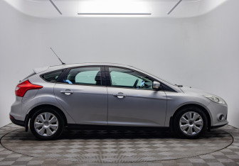 Подержанный автомобиль Ford Focus Hatchback 2011 года (6 фото)