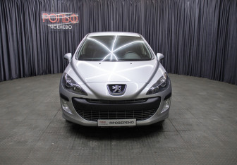 Подержанный автомобиль Peugeot 308 Hatchback 2009 года (2 фото)