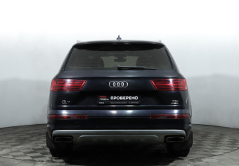 Подержанный автомобиль Audi Q7 2016 года (6 фото)