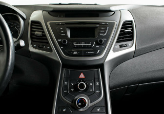Подержанный автомобиль Hyundai Elantra Sedan 2015 года (14 фото)