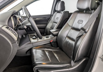 Подержанный автомобиль Jeep Grand Cherokee 2012 года (20 фото)