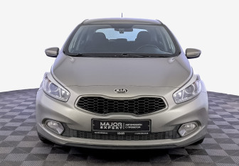 Подержанный автомобиль Kia Ceed Hatchback 2014 года (2 фото)