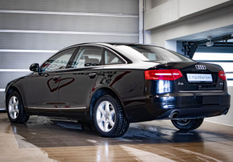 Подержанный автомобиль Audi A6 Sedan 2010 года (6 фото)