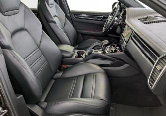 Подержанный автомобиль Porsche Cayenne 2019 года (25 фото)