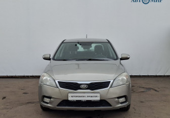 Подержанный автомобиль Kia Ceed Hatchback 2010 года (2 фото)
