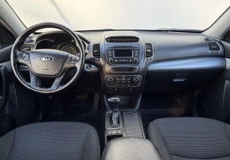 Подержанный автомобиль Kia Sorento 2014 года (9 фото)