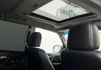 Подержанный автомобиль Mitsubishi Pajero 2011 года (12 фото)