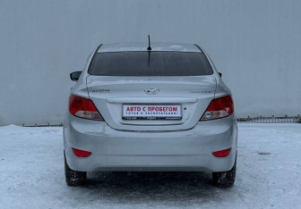 Подержанный автомобиль Hyundai Solaris Sedan 2014 года (6 фото)