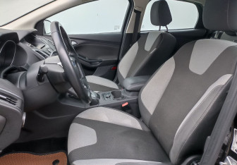 Подержанный автомобиль Ford Focus Hatchback 2013 года (9 фото)