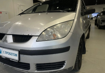 Подержанный автомобиль Mitsubishi Colt Hatchback 2005 года (9 фото)