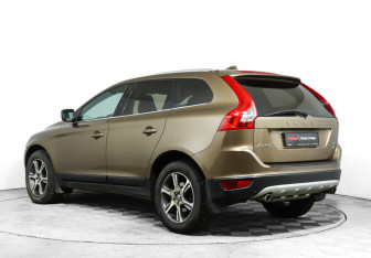Подержанный автомобиль Volvo XC60 2012 года (7 фото)
