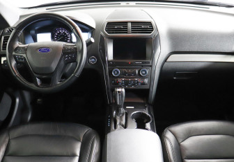 Подержанный автомобиль Ford Explorer 2018 года (7 фото)