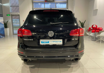 Подержанный автомобиль Volkswagen Touareg 2014 года (5 фото)