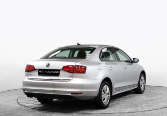 Подержанный автомобиль Volkswagen Jetta Sedan 2017 года (5 фото)