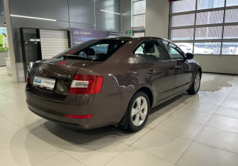 Подержанный автомобиль Skoda Octavia Liftback 2013 года (4 фото)