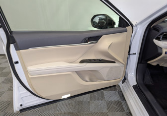 Подержанный автомобиль Toyota Camry Sedan 2023 года (19 фото)