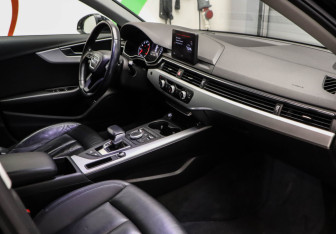 Подержанный автомобиль Audi A4 Sedan 2017 года (22 фото)