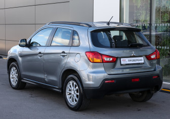 Подержанный автомобиль Mitsubishi ASX 2012 года (7 фото)