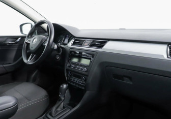 Подержанный автомобиль Skoda Rapid Liftback 2014 года (7 фото)