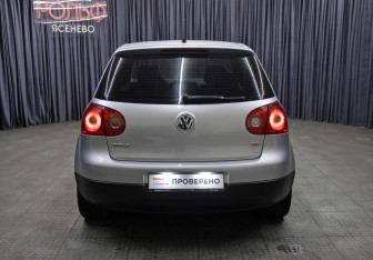 Подержанный автомобиль Volkswagen Golf Hatchback 2008 года (6 фото)